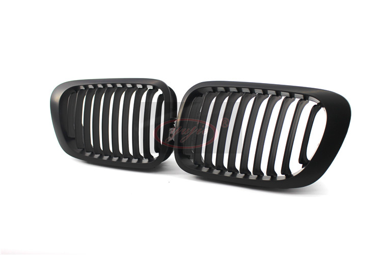 BMW E46 two old dumb black grille